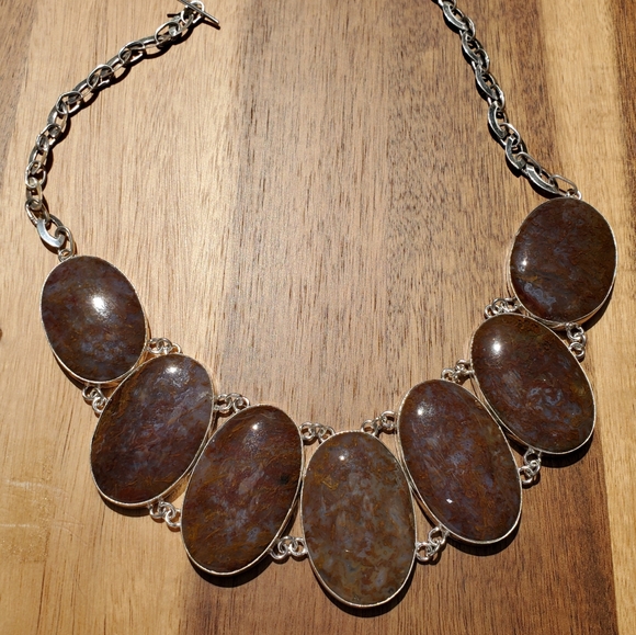 New Oversized Seam Agate Silver Statement Necklace. - Picture 6 of 13